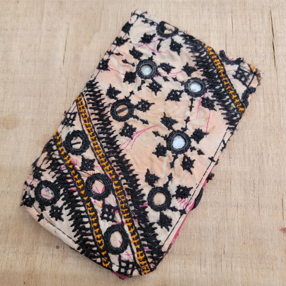🌋👽 Free People Boho Embroidered Repurposed vtg banjara hippie Wallet card case - Picture 14 of 16